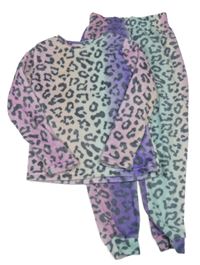 Farebné vzorované chlpaté pyžama