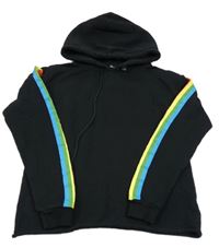 Čierna mikina s farebným pruhom a kapucňou