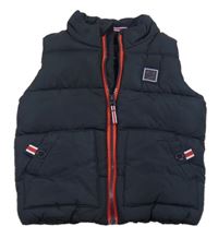 Čierna šušťáková zateplená vesta s nášivkou Next