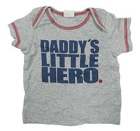 Sivé tričko s nápisom h