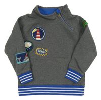 Sivá mikina s nášivkami a rolákom Mini Boden