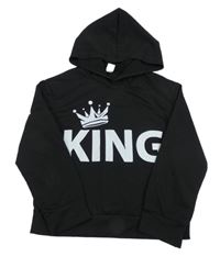Čierna mikina s nápisom a korunkou a kapucňou