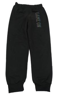 Černé sportovní tepláky s nápisem SHEIN