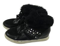 Černé koženkové kotníkové boty s kožešinou vel. 36