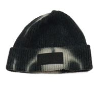 Černo-šedá pletená čepice s nášivkou Tu