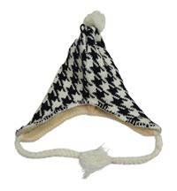 Nové - čierno-biela vzorovaná vlnená čapica s brmbolcom
