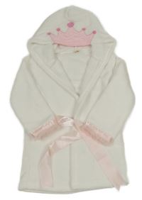 Biely plyšový župan s volániky a kapucňou s korunkou