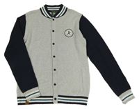 Šedo-tmavomodrý propínací svetr s nášivkou