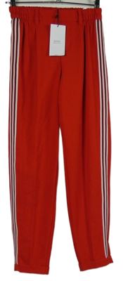 Nové - Dámske červené teplákové nohavice s pruhmi Bershka
