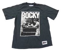 Tmavosivé tričko s potiskem Rocky Zara