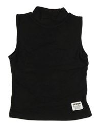 Černý žebrovaný crop top se stojáčkem 