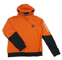 Červená mikina s loptou a kapucňou