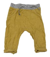 Horčicové baggy tepláky s šedým psem Next