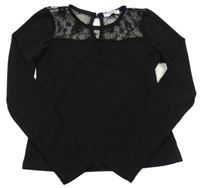 Černé crop triko s krajkou s květy HaILYS