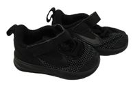 Černé textilno/koženkové botasky s logom Nike vel. 18,5