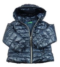 Tmavomodrá šusťáková prošívaná metalická zateplená bunda s kapucí Benetton