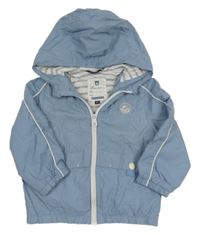 Svetlomodrá šušťáková jarná bunda s nášivkou a kapucňou C&A