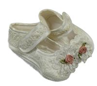 Smotanové cápačky s čipkou a kvietkami