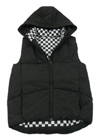 Černá šusťáková prošívaná zateplená vesta s kapucí Dunnes