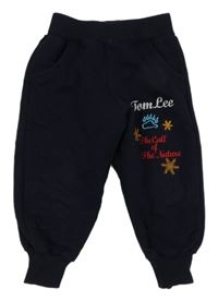 Tmavomodré tepláky s výšivkami