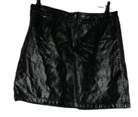 Dámska čierna vzorovaná koženková minisukňa PrettyLittle Thing