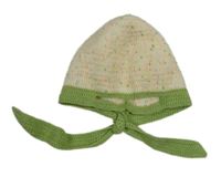 Smetanovo-zelená melírovaná pletená čapica s prestrihmi