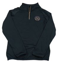 Tmavomodrá športová mikina s nášivkou