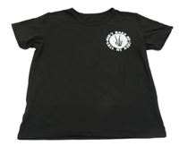 Černé tričko s rukou kostry a nápisem