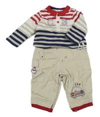 Béžovo-červeno-tmavomodro-bílý zateplený overal s pruhy a autem 