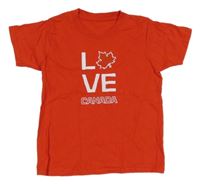 Červené tričko s nápisom