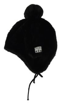 Černá chlupatá čepice s bambulí 