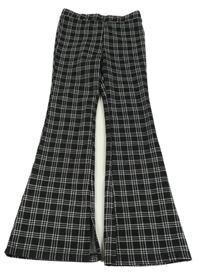 Čierno-biele kockované flare legíny Page one young