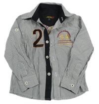 Šedo-bílo-černá pruhovaná košile s číslem 