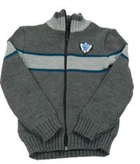 Sivý rebrovaný prepínaci sveter s nášivkou a proužkem