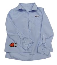 Modro-bílá pruhovaná halenka s nášivkami