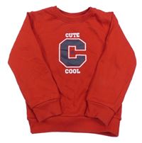 Červená mikina s písmenkom a nápismi