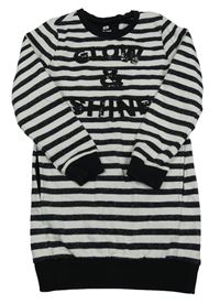 Černo-bílé pruhované třpytivé teplákové šaty s nápisem z flitrů