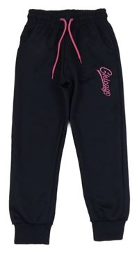 Tmavomodré sportovní tepláky s nápisem