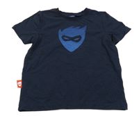 Tmavomodré tričko so superhrdinom Lupilu