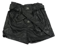 Čierne koženkové kraťasy s opaskom River Island