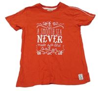 Červené tričko s nápismi Kanz