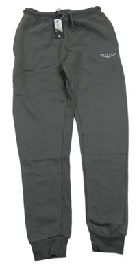 Nové - tmavosivé tepláky s logom MCKENZIE.