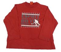 Tmavočervené tričko s nápismi a logom a hokejistou ESPRIT