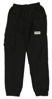 Černé cuff šusťákové kalhoty s nášivkou a kapsou 