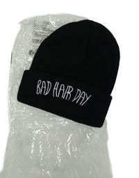 Nové - Dámská černá čepice s nápisem 