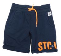 Tmavomodré teplákové kraťasy s nápisom STC