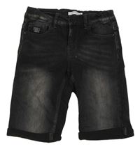 Černošedé teplákové riflové kraťasy name it.