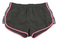 Tmavošedé šusťákové kraťasy se srdíčky a růžovým lemem