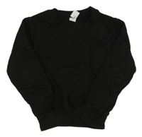 Čierna mikina s nápisem na zádech