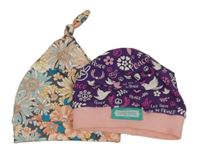 2x čepice - fialová s ptáčky + barevná květovaná 